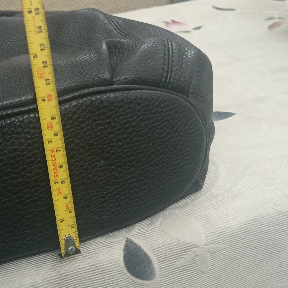 Authentic Michael Kors Leather Medium East West Ring Tote in Black - Picture 13 of 13